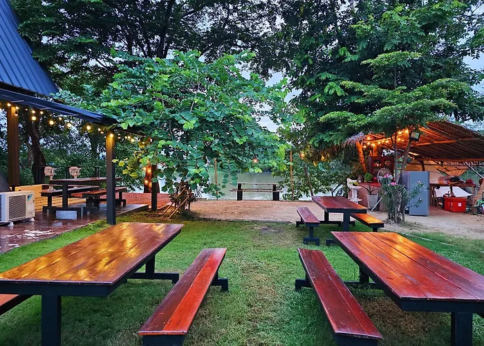 Kaitoon's River House *