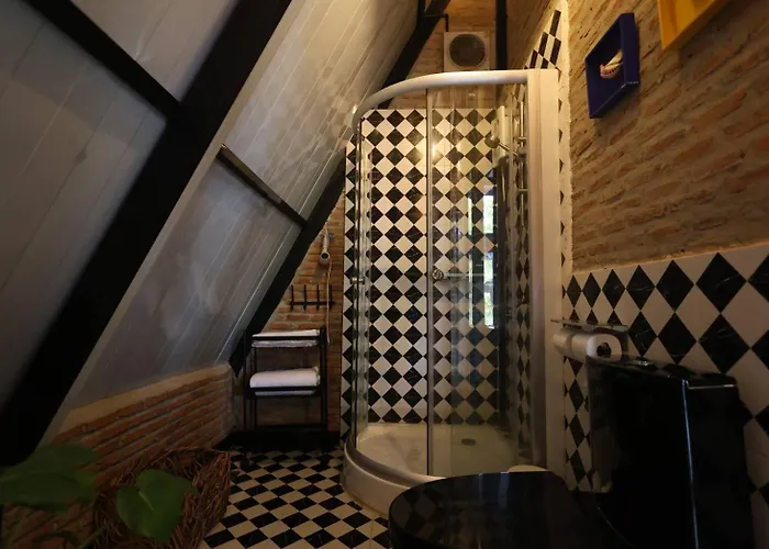 Kaitoon's River House *